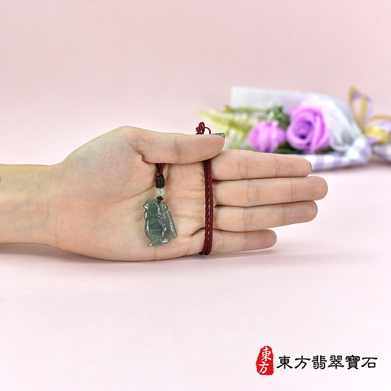 大小翡翠貓頭鷹項鍊玉珮（翡翠貓頭鷹玉珮、翡翠貓頭鷹玉墜）。綠色糯種翡翠貓頭鷹，BB003。客製化訂做各種翡翠貓頭鷹吊墜玉珮項鍊。★附東方翡翠寶石保證卡