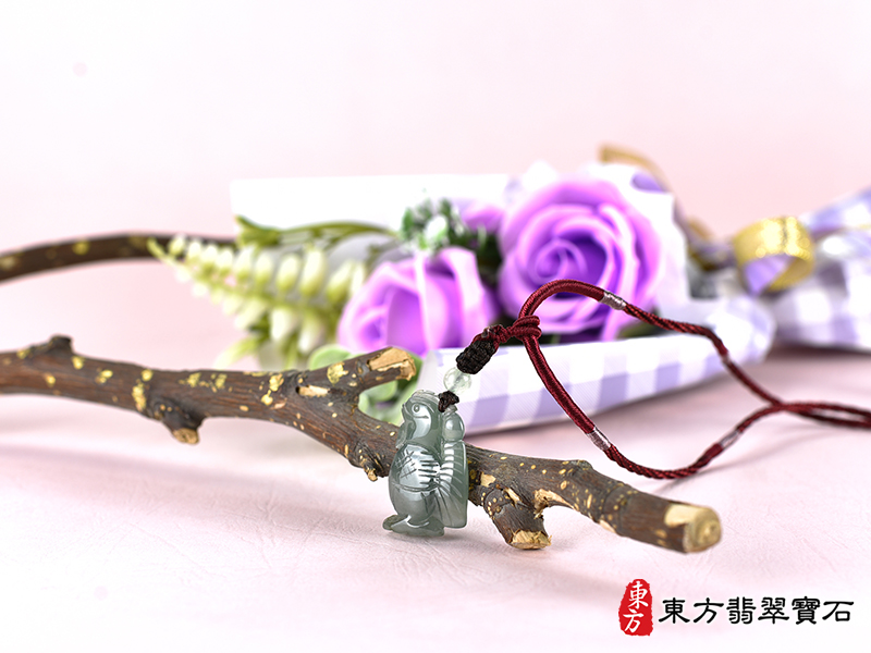 意境翡翠貓頭鷹項鍊玉珮（翡翠貓頭鷹玉珮、翡翠貓頭鷹玉墜）。綠色糯種翡翠貓頭鷹，BB003。客製化訂做各種翡翠貓頭鷹吊墜玉珮項鍊。★附東方翡翠寶石保證卡