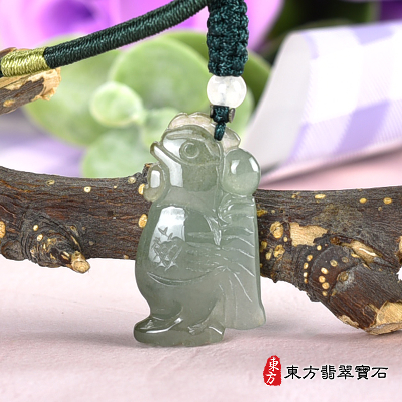 翡翠貓頭鷹項鍊玉珮（翡翠貓頭鷹玉珮、翡翠貓頭鷹玉墜）。綠色糯種翡翠貓頭鷹，BB004。客製化訂做各種翡翠貓頭鷹吊墜玉珮項鍊。★附東方翡翠寶石保證卡