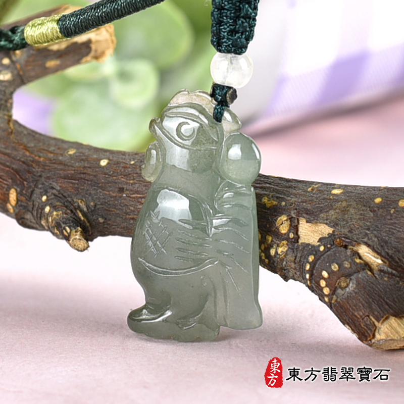 翡翠貓頭鷹項鍊玉珮（翡翠貓頭鷹玉珮、翡翠貓頭鷹玉墜）。綠色糯種翡翠貓頭鷹，BB004。客製化訂做各種翡翠貓頭鷹吊墜玉珮項鍊。★附東方翡翠寶石保證卡