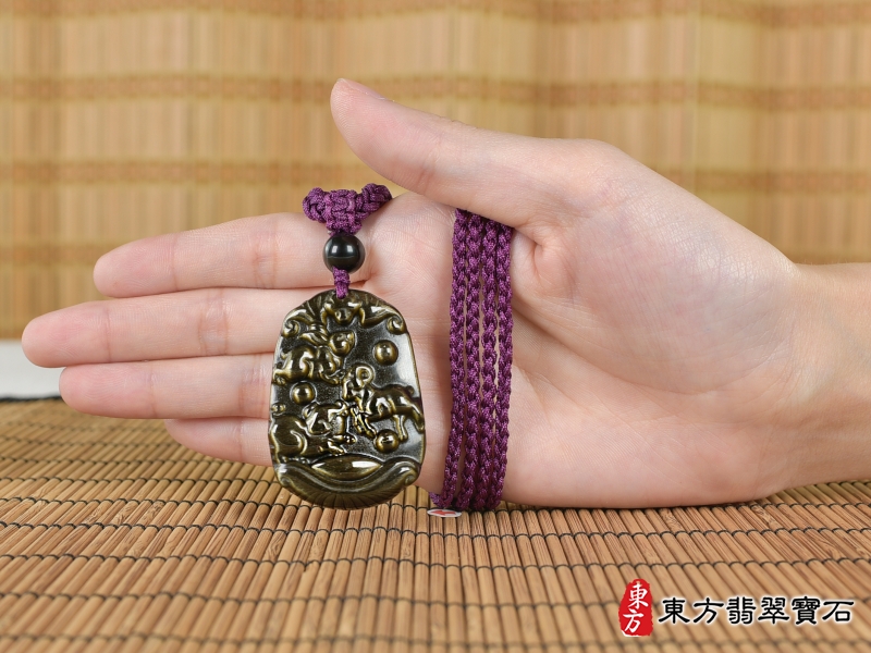 大小-金曜石生肖兔、羊、豬三合貴人項鍊玉珮（生肖屬兔、羊、豬，最適合配戴三合貴人項鍊，兔、羊、豬：金曜石生肖兔、羊、豬玉珮、金曜石生肖兔、羊、豬玉墜、兔、羊、豬十二生肖項鍊）。金曜石兔、羊、豬，ZH234。客製化訂做各種金曜石生肖兔、羊、豬吊墜玉珮項鍊。★附東方翡翠寶石保證卡