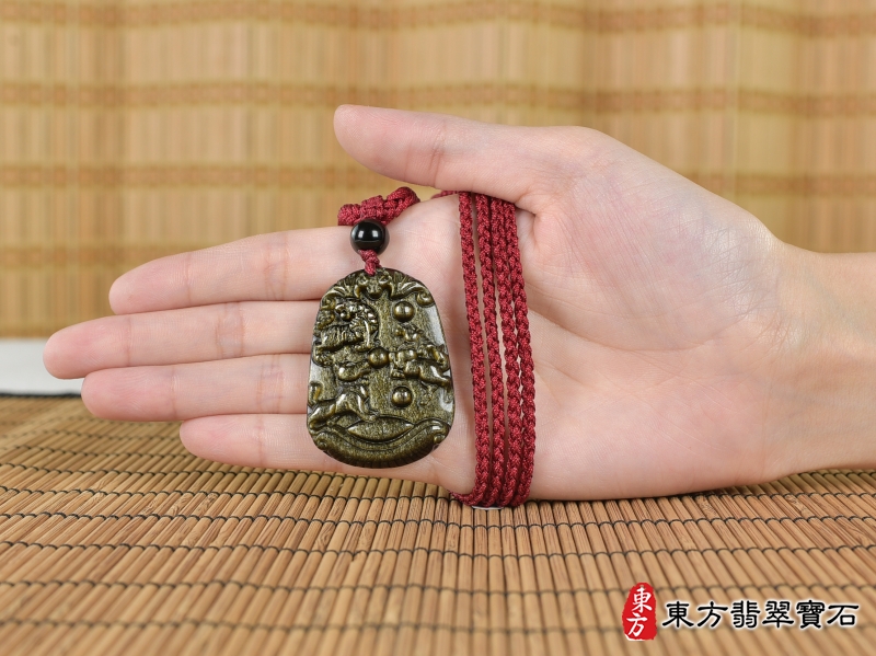 大小-金曜石生肖虎、馬、狗三合貴人項鍊玉珮（生肖屬虎、馬、狗，最適合配戴三合貴人項鍊，虎、馬、狗：金曜石生肖虎、馬、狗玉珮、金曜石生肖虎、馬、狗玉墜、虎、馬、狗十二生肖項鍊）。金曜石虎、馬、狗，ZH236。客製化訂做各種金曜石生肖虎、馬、狗吊墜玉珮項鍊。★附東方翡翠寶石保證卡