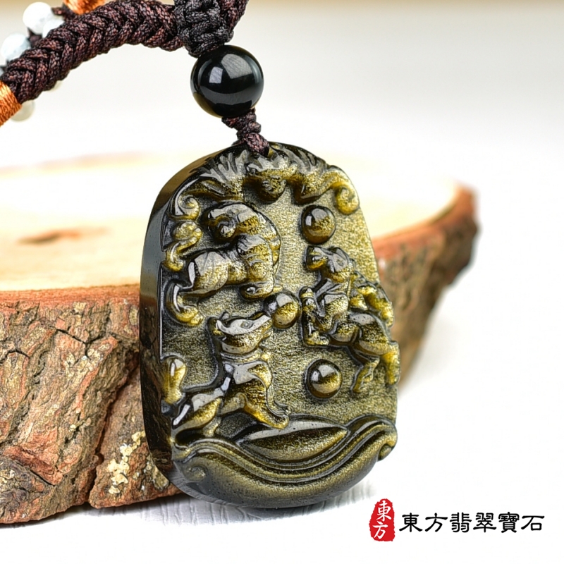 左側-金曜石生肖虎、馬、狗三合貴人項鍊玉珮（生肖屬虎、馬、狗，最適合配戴三合貴人項鍊，虎、馬、狗：金曜石生肖虎、馬、狗玉珮、金曜石生肖虎、馬、狗玉墜、虎、馬、狗十二生肖項鍊）。金曜石虎、馬、狗，ZH237。客製化訂做各種金曜石生肖虎、馬、狗吊墜玉珮項鍊。★附東方翡翠寶石保證卡