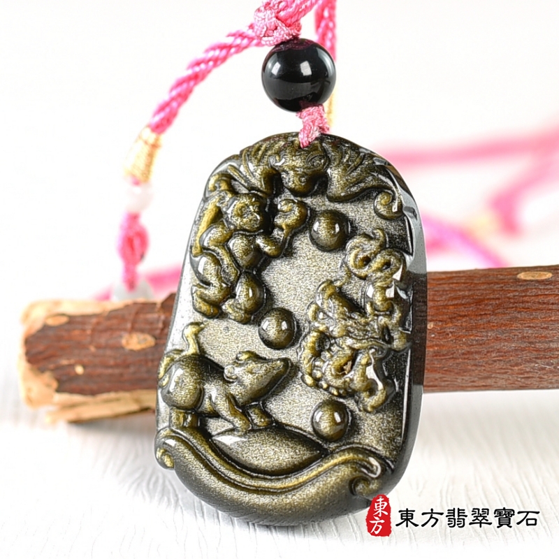 右側-金曜石生肖猴、龍、鼠三合貴人項鍊玉珮（生肖屬猴、龍、鼠，最適合配戴三合貴人項鍊，猴、龍、鼠：金曜石生肖猴、龍、鼠玉珮、金曜石生肖猴、龍、鼠玉墜、猴、龍、鼠十二生肖項鍊）。金曜石猴、龍、鼠，ZH238。客製化訂做各種金曜石生肖猴、龍、鼠吊墜玉珮項鍊。★附東方翡翠寶石保證卡