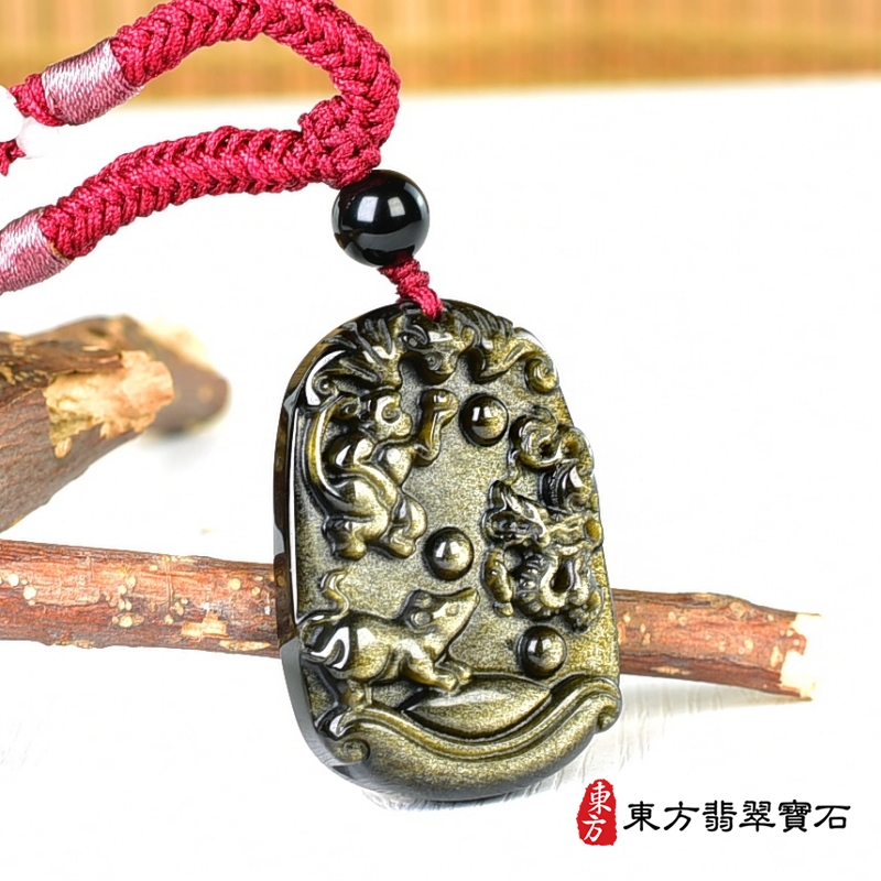 左側-金曜石生肖猴、龍、鼠三合貴人項鍊玉珮（生肖屬猴、龍、鼠，最適合配戴三合貴人項鍊，猴、龍、鼠：金曜石生肖猴、龍、鼠玉珮、金曜石生肖猴、龍、鼠玉墜、猴、龍、鼠十二生肖項鍊）。金曜石猴、龍、鼠，ZH239。客製化訂做各種金曜石生肖猴、龍、鼠吊墜玉珮項鍊。★附東方翡翠寶石保證卡