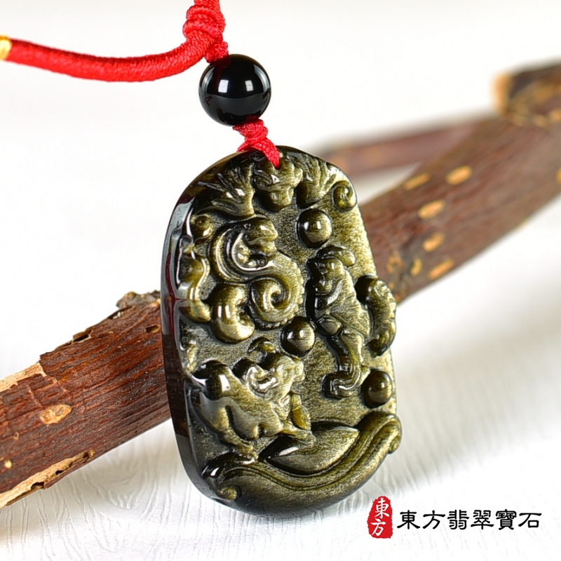 左側-金曜石生肖蛇、雞、牛三合貴人項鍊玉珮（生肖屬蛇、雞、牛，最適合配戴三合貴人項鍊，蛇、雞、牛：金曜石生肖蛇、雞、牛玉珮、金曜石生肖蛇、雞、牛玉墜、蛇、雞、牛十二生肖項鍊）。金曜石蛇、雞、牛，ZH241。客製化訂做各種金曜石生肖蛇、雞、牛吊墜玉珮項鍊。★附東方翡翠寶石保證卡