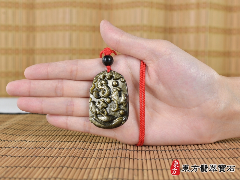 大小-金曜石生肖蛇、雞、牛三合貴人項鍊玉珮（生肖屬蛇、雞、牛，最適合配戴三合貴人項鍊，蛇、雞、牛：金曜石生肖蛇、雞、牛玉珮、金曜石生肖蛇、雞、牛玉墜、蛇、雞、牛十二生肖項鍊）。金曜石蛇、雞、牛，ZH241。客製化訂做各種金曜石生肖蛇、雞、牛吊墜玉珮項鍊。★附東方翡翠寶石保證卡