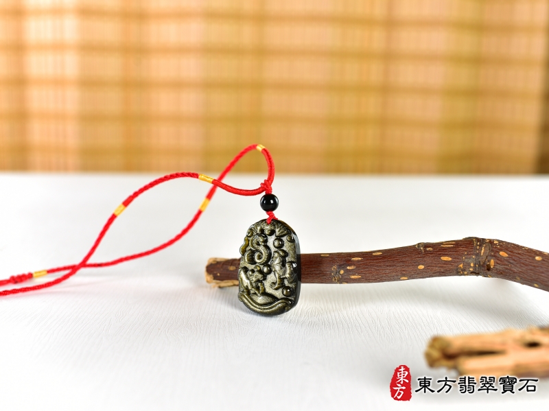 意境-金曜石生肖蛇、雞、牛三合貴人項鍊玉珮（生肖屬蛇、雞、牛，最適合配戴三合貴人項鍊，蛇、雞、牛：金曜石生肖蛇、雞、牛玉珮、金曜石生肖蛇、雞、牛玉墜、蛇、雞、牛十二生肖項鍊）。金曜石蛇、雞、牛，ZH241。客製化訂做各種金曜石生肖蛇、雞、牛吊墜玉珮項鍊。★附東方翡翠寶石保證卡