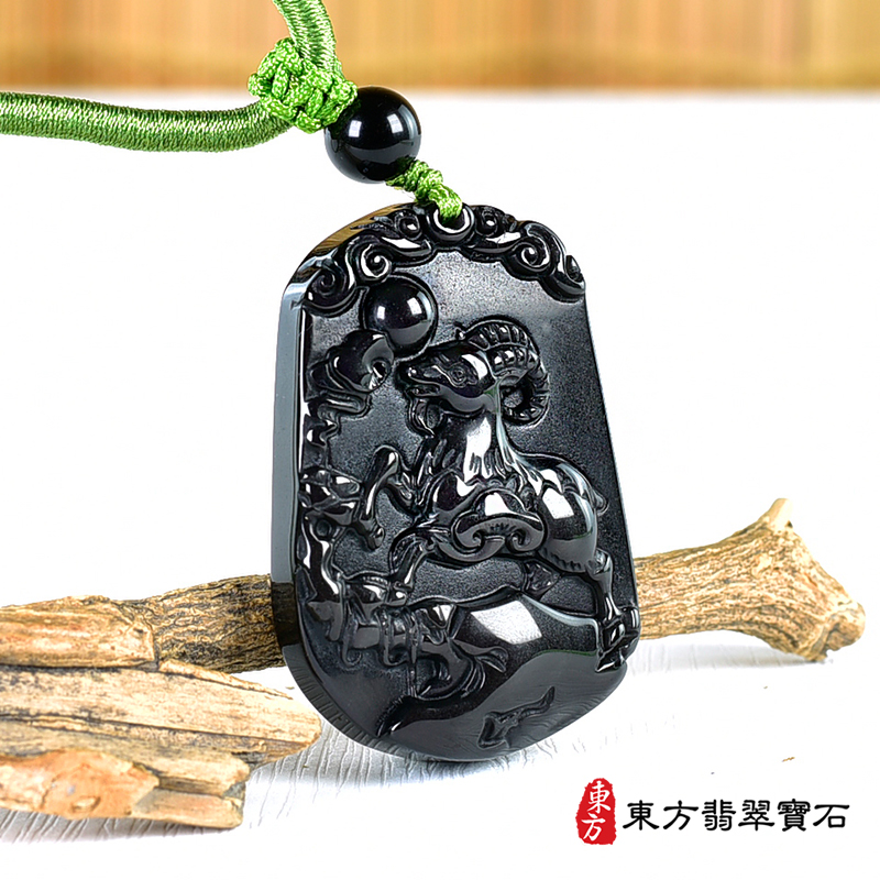 左側金曜石羊項鍊玉珮（羊眉吐氣、洋洋如意：羊牌金曜石羊玉珮、金曜石羊玉墜、羊十二生肖項鍊）。金曜石羊，GO060。客製化訂做各種金曜石羊吊墜玉珮項鍊。★附東方翡翠寶石保證卡