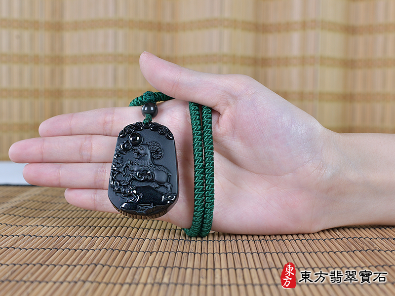 大小黑曜石羊項鍊玉珮（羊眉吐氣、洋洋如意：羊牌黑曜石羊玉珮、黑曜石羊玉墜、羊十二生肖項鍊）。黑曜石羊，GO062。客製化訂做各種黑曜石羊吊墜玉珮項鍊。★附東方翡翠寶石保證卡