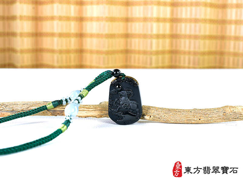 情境黑曜石羊項鍊玉珮（羊眉吐氣、洋洋如意：羊牌黑曜石羊玉珮、黑曜石羊玉墜、羊十二生肖項鍊）。黑曜石羊，GO062。客製化訂做各種黑曜石羊吊墜玉珮項鍊。★附東方翡翠寶石保證卡