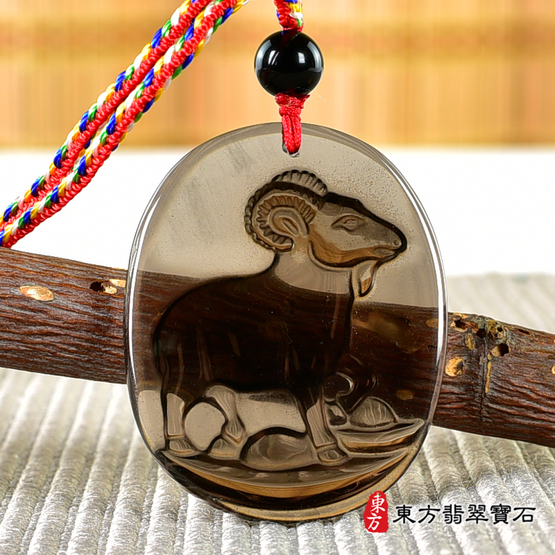 背面黑曜石羊項鍊玉珮（羊眉吐氣、洋洋如意：羊牌黑曜石羊玉珮、黑曜石羊玉墜、羊十二生肖項鍊）。黑曜石羊，GO064。客製化訂做各種黑曜石羊吊墜玉珮項鍊。★附東方翡翠寶石保證卡