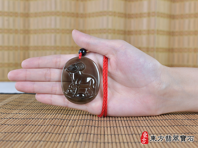 大小黑曜石羊項鍊玉珮（羊眉吐氣、洋洋如意：羊牌黑曜石羊玉珮、黑曜石羊玉墜、羊十二生肖項鍊）。黑曜石羊，GO064。客製化訂做各種黑曜石羊吊墜玉珮項鍊。★附東方翡翠寶石保證卡