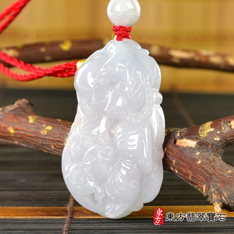 右側-翡翠生肖狗三合六合貴人項鍊玉珮（生肖屬狗，最適合配戴三合六合貴人項鍊，馬虎兔：狗牌A貨翡翠生肖狗玉珮、緬甸玉生肖狗玉墜、狗十二生肖項鍊）。ZH254。客製化訂做各種翡翠生肖狗吊墜玉珮項鍊。★附A貨翡翠雙證書
