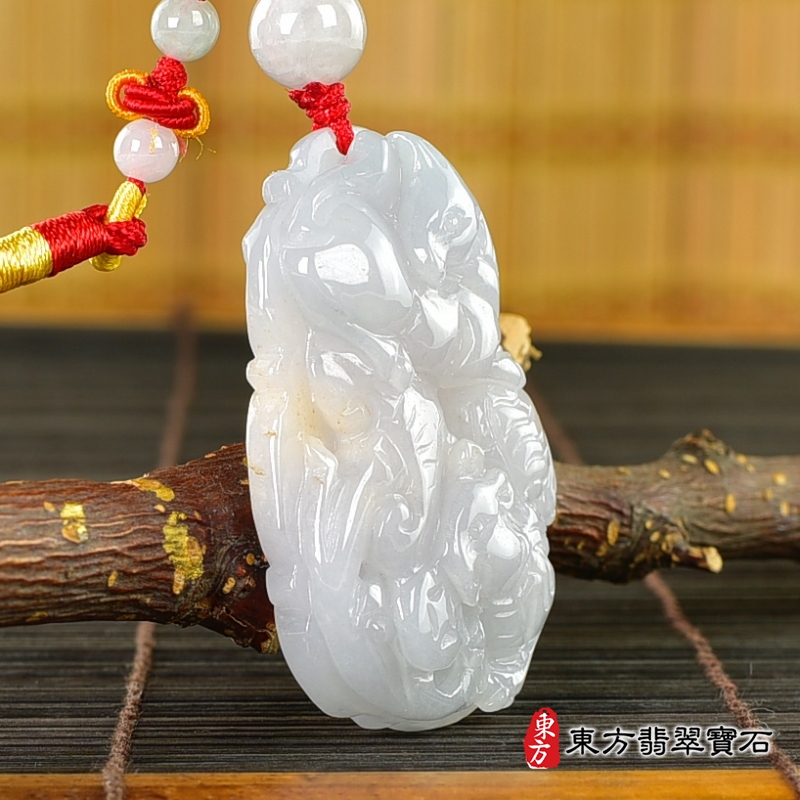 左側-翡翠生肖狗三合六合貴人項鍊玉珮（生肖屬狗，最適合配戴三合六合貴人項鍊，馬虎兔：狗牌A貨翡翠生肖狗玉珮、緬甸玉生肖狗玉墜、狗十二生肖項鍊）。ZH254。客製化訂做各種翡翠生肖狗吊墜玉珮項鍊。★附A貨翡翠雙證書