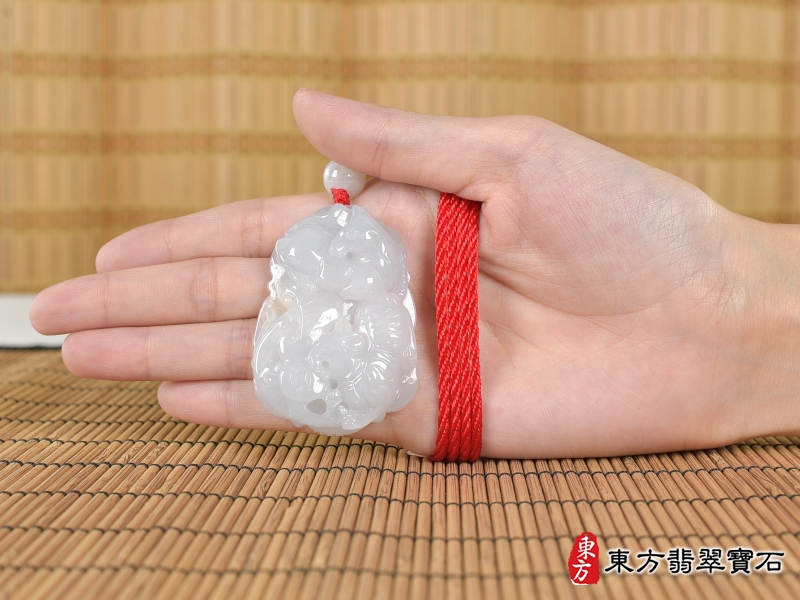 大小-翡翠生肖狗三合六合貴人項鍊玉珮（生肖屬狗，最適合配戴三合六合貴人項鍊，馬虎兔：狗牌A貨翡翠生肖狗玉珮、緬甸玉生肖狗玉墜、狗十二生肖項鍊）。ZH254。客製化訂做各種翡翠生肖狗吊墜玉珮項鍊。★附A貨翡翠雙證書