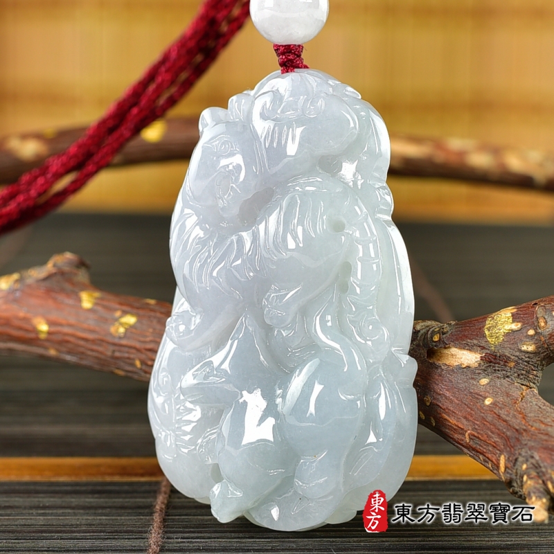 右側-翡翠生肖馬三合六合貴人項鍊玉珮（生肖屬馬，最適合配戴三合六合貴人項鍊，虎狗羊：馬牌A貨翡翠生肖馬玉珮、緬甸玉生肖馬玉墜、馬十二生肖項鍊）。ZH255。客製化訂做各種翡翠生肖馬吊墜玉珮項鍊。★附A貨翡翠雙證書