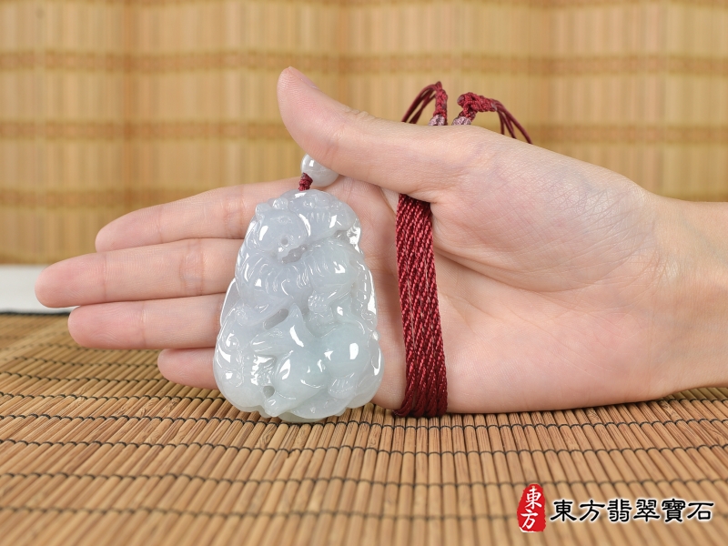 大小-翡翠生肖馬三合六合貴人項鍊玉珮（生肖屬馬，最適合配戴三合六合貴人項鍊，虎狗羊：馬牌A貨翡翠生肖馬玉珮、緬甸玉生肖馬玉墜、馬十二生肖項鍊）。ZH255。客製化訂做各種翡翠生肖馬吊墜玉珮項鍊。★附A貨翡翠雙證書