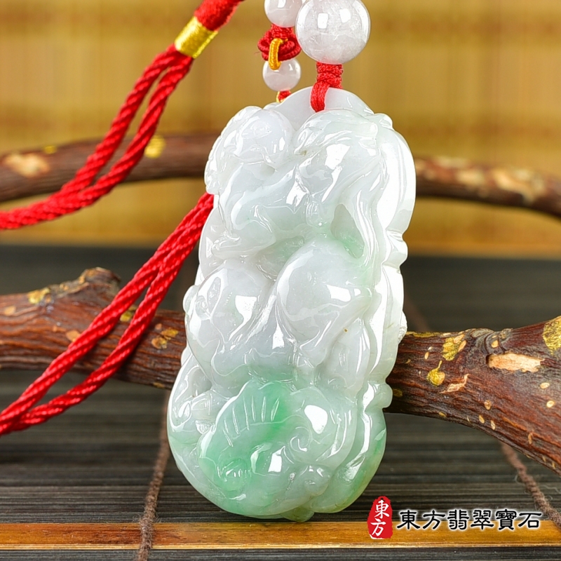 右側-翡翠生肖兔三合六合貴人項鍊玉珮（生肖屬兔，最適合配戴三合六合貴人項鍊，羊豬狗：兔牌A貨翡翠生肖兔玉珮、緬甸玉生肖兔玉墜、兔十二生肖項鍊）。ZH256。客製化訂做各種翡翠生肖兔吊墜玉珮項鍊。★附A貨翡翠雙證書