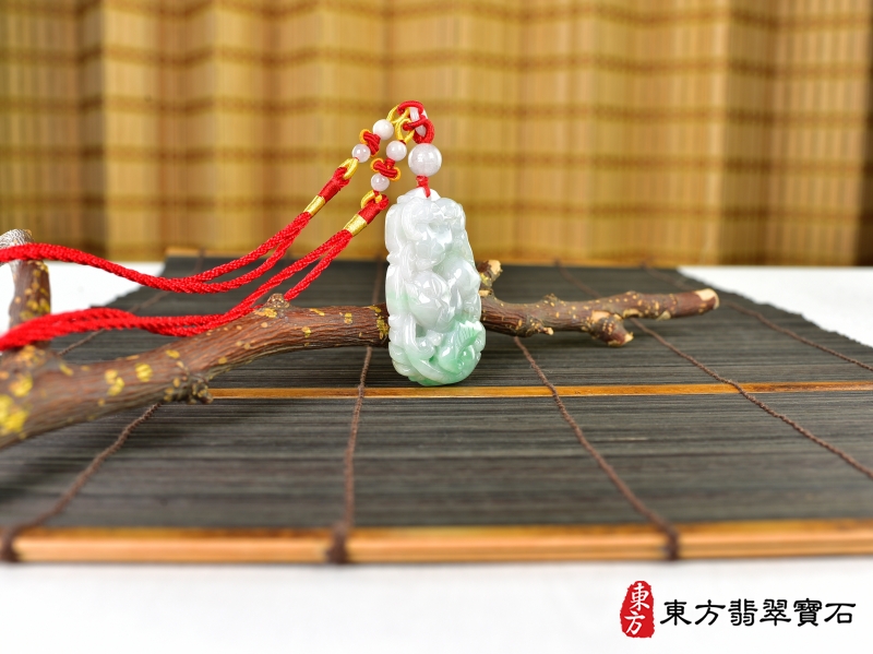意境-翡翠生肖兔三合六合貴人項鍊玉珮（生肖屬兔，最適合配戴三合六合貴人項鍊，羊豬狗：兔牌A貨翡翠生肖兔玉珮、緬甸玉生肖兔玉墜、兔十二生肖項鍊）。ZH256。客製化訂做各種翡翠生肖兔吊墜玉珮項鍊。★附A貨翡翠雙證書