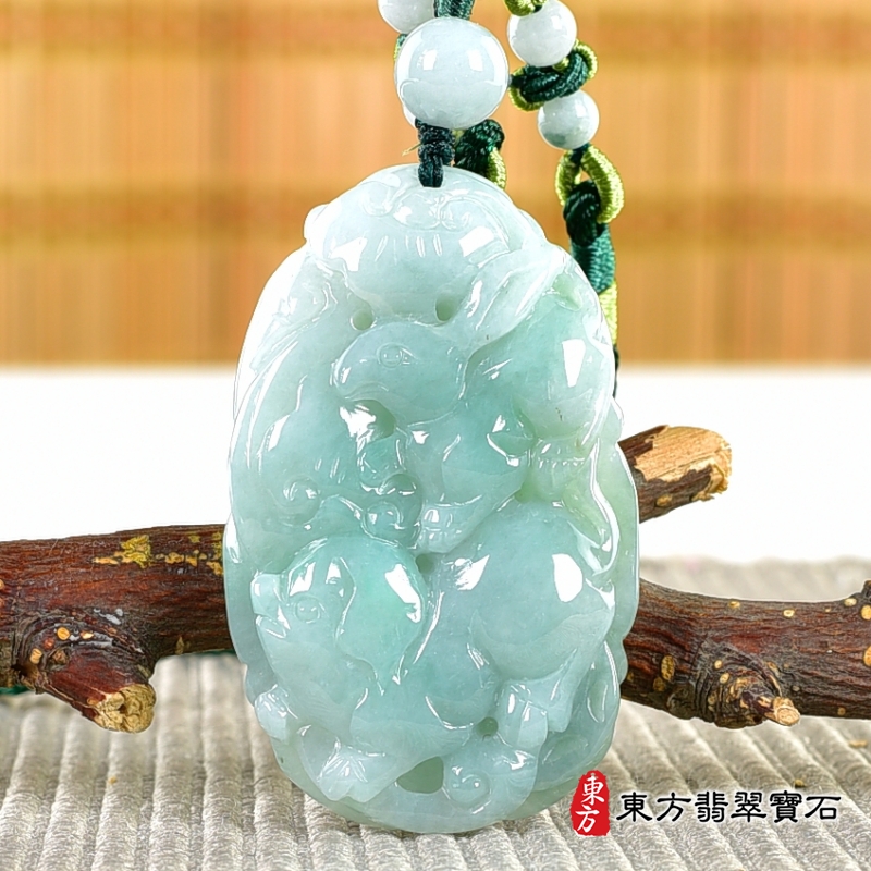 正面-翡翠生肖羊三合六合貴人項鍊玉珮（生肖屬羊，最適合配戴三合六合貴人項鍊，兔豬馬：羊牌A貨翡翠生肖羊玉珮、緬甸玉生肖羊玉墜、羊十二生肖項鍊）。ZH257。客製化訂做各種翡翠生肖羊吊墜玉珮項鍊。★附A貨翡翠雙證書