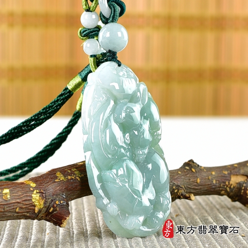 左側-翡翠生肖羊三合六合貴人項鍊玉珮（生肖屬羊，最適合配戴三合六合貴人項鍊，兔豬馬：羊牌A貨翡翠生肖羊玉珮、緬甸玉生肖羊玉墜、羊十二生肖項鍊）。ZH257。客製化訂做各種翡翠生肖羊吊墜玉珮項鍊。★附A貨翡翠雙證書