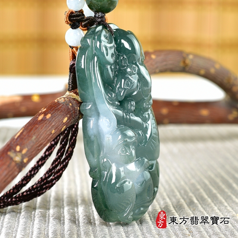 左側-翡翠生肖龍三合六合貴人項鍊玉珮（生肖屬龍，最適合配戴三合六合貴人項鍊，鼠猴雞：龍牌A貨翡翠生肖龍玉珮、緬甸玉生肖龍玉墜、龍十二生肖項鍊）。ZH260。客製化訂做各種翡翠生肖龍吊墜玉珮項鍊。★附A貨翡翠雙證書