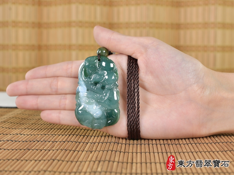 大小-翡翠生肖龍三合六合貴人項鍊玉珮（生肖屬龍，最適合配戴三合六合貴人項鍊，鼠猴雞：龍牌A貨翡翠生肖龍玉珮、緬甸玉生肖龍玉墜、龍十二生肖項鍊）。ZH260。客製化訂做各種翡翠生肖龍吊墜玉珮項鍊。★附A貨翡翠雙證書