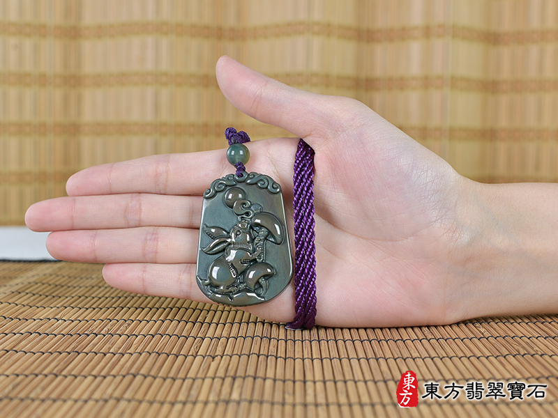 大小金曜石兔項鍊玉珮（招財如意兔：兔牌金曜石兔玉珮、金曜石兔玉墜、兔十二生肖項鍊）。金曜石兔，RB080。客製化訂做各種金曜石兔吊墜玉珮項鍊。★附東方翡翠寶石保證卡