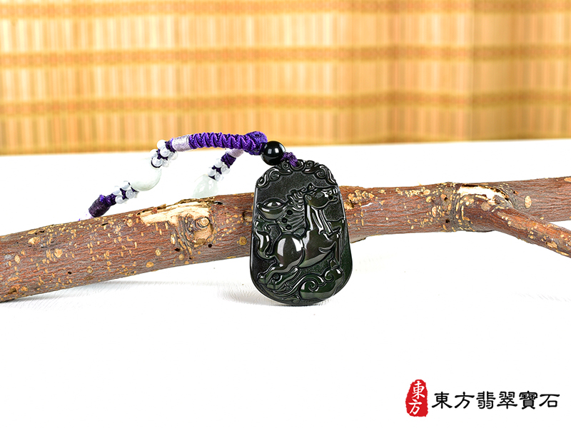 情境金曜石馬項鍊玉珮（馬到成功：馬牌金曜石馬玉珮、金曜石馬玉墜、馬十二生肖項鍊）。金曜石馬，HO070。客製化訂做各種金曜石馬吊墜玉珮項鍊。★附東方翡翠寶石保證卡
