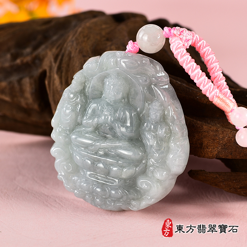 右側翡翠西方三聖項鍊玉珮（西方三聖、藥師三尊：西方三聖牌A貨翡翠西方三聖玉珮、緬甸玉西方三聖玉墜）。淡綠糯種西方三聖，FD700。客製化訂做各種翡翠西方三聖吊墜玉珮項鍊。★附A貨翡翠雙證書