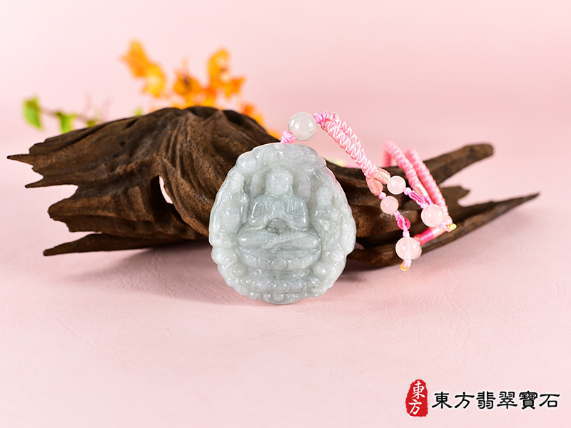 意境翡翠西方三聖項鍊玉珮（西方三聖、藥師三尊：西方三聖牌A貨翡翠西方三聖玉珮、緬甸玉西方三聖玉墜）。淡綠糯種西方三聖，FD700。客製化訂做各種翡翠西方三聖吊墜玉珮項鍊。★附A貨翡翠雙證書