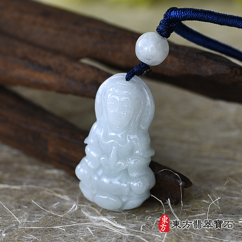 右側翡翠觀世音菩薩項鍊玉珮（觀世音菩薩、寶瓶觀音：觀世音菩薩牌A貨翡翠觀世音菩薩玉珮、緬甸玉觀世音菩薩玉墜）。淡綠色糯種觀世音菩薩，GY1793。客製化訂做各種翡翠觀世音菩薩吊墜玉珮項鍊。★附A貨翡翠雙證書