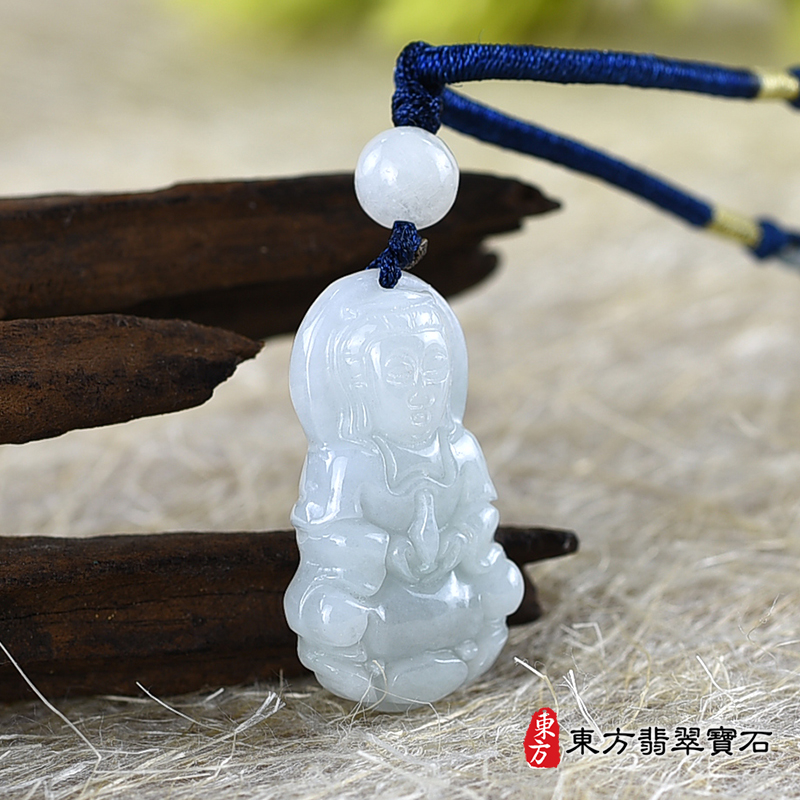 左側翡翠觀世音菩薩項鍊玉珮（觀世音菩薩、寶瓶觀音：觀世音菩薩牌A貨翡翠觀世音菩薩玉珮、緬甸玉觀世音菩薩玉墜）。淡綠色糯種觀世音菩薩，GY1793。客製化訂做各種翡翠觀世音菩薩吊墜玉珮項鍊。★附A貨翡翠雙證書