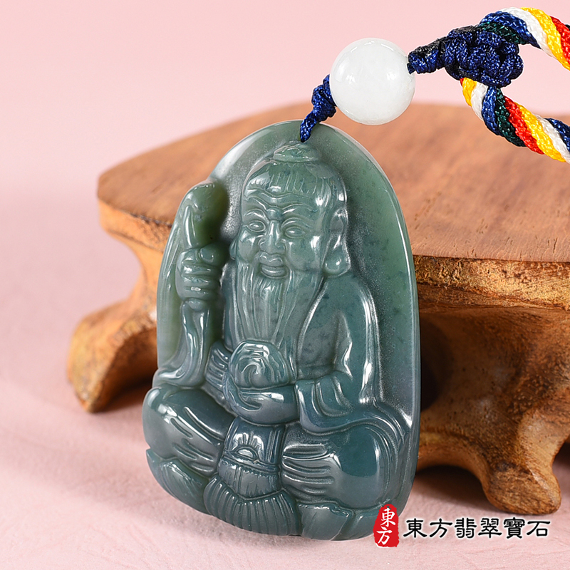 右側水草玉鬼谷子項鍊玉珮（王禪老祖：鬼谷子牌A貨水草玉鬼谷子玉珮、緬甸玉鬼谷子玉墜）。水草玉鬼谷子，KN219。客製化訂做各種水草玉鬼谷子吊墜玉珮項鍊。★附A貨翡翠雙證書