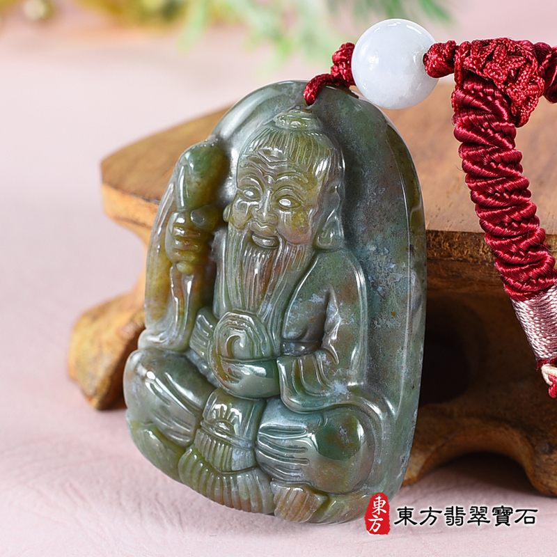 右側水草玉鬼谷子項鍊玉珮（王禪老祖：鬼谷子牌A貨水草玉鬼谷子玉珮、緬甸玉鬼谷子玉墜）。水草玉鬼谷子，KN220。客製化訂做各種水草玉鬼谷子吊墜玉珮項鍊。★附A貨翡翠雙證書