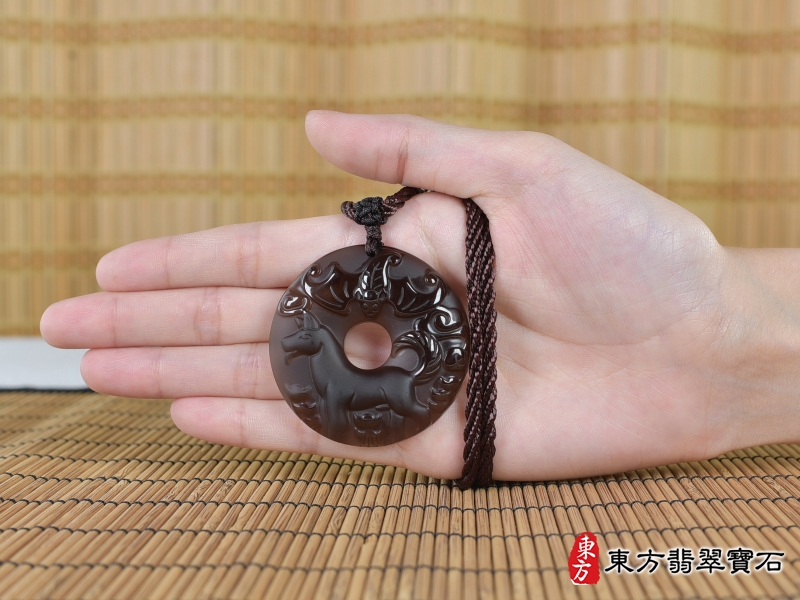 大小-黑曜石狗項鍊玉珮（狗來富貴：狗牌黑曜石狗玉珮、黑曜石狗玉墜、狗十二生肖項鍊）。黑曜石狗，DO045。客製化訂做各種黑曜石狗吊墜玉珮項鍊。★附東方翡翠寶石保證卡