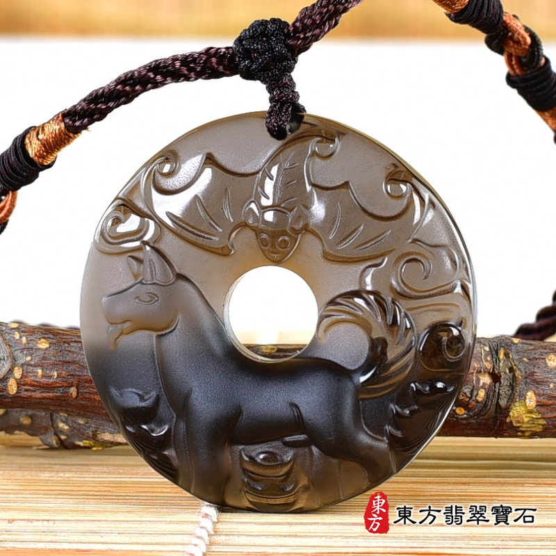 正面-黑曜石狗項鍊玉珮（狗來富貴：狗牌黑曜石狗玉珮、黑曜石狗玉墜、狗十二生肖項鍊）。黑曜石狗，DO046。客製化訂做各種黑曜石狗吊墜玉珮項鍊。★附東方翡翠寶石保證卡