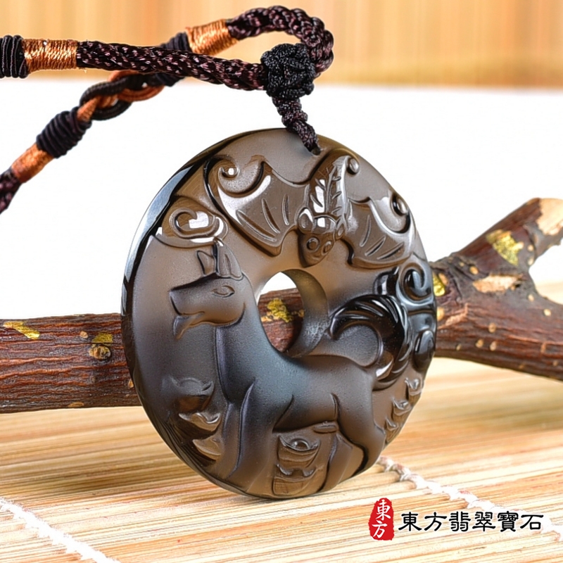 左側-黑曜石狗項鍊玉珮（狗來富貴：狗牌黑曜石狗玉珮、黑曜石狗玉墜、狗十二生肖項鍊）。黑曜石狗，DO046。客製化訂做各種黑曜石狗吊墜玉珮項鍊。★附東方翡翠寶石保證卡