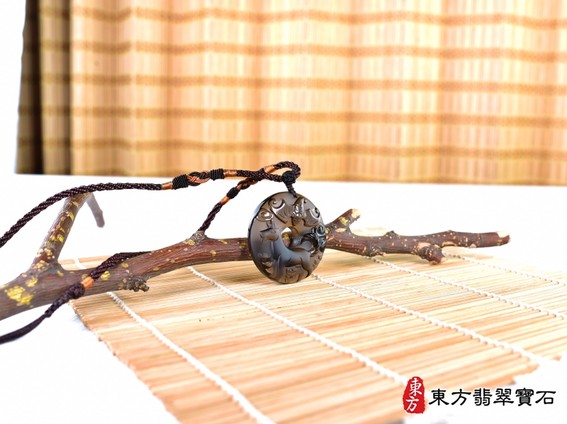 意境-黑曜石狗項鍊玉珮（狗來富貴：狗牌黑曜石狗玉珮、黑曜石狗玉墜、狗十二生肖項鍊）。黑曜石狗，DO046。客製化訂做各種黑曜石狗吊墜玉珮項鍊。★附東方翡翠寶石保證卡