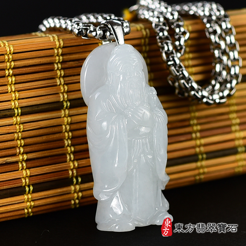 左側翡翠孔子項鍊玉珮（孔子A貨翡翠孔子玉珮、緬甸玉孔子玉墜）。淡綠色糯種孔子，KN222。客製化訂做各種翡翠孔子吊墜玉珮項鍊，★附A貨翡翠雙證書