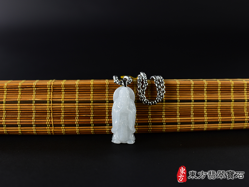 意境翡翠孔子項鍊玉珮（孔子A貨翡翠孔子玉珮、緬甸玉孔子玉墜）。淡綠色糯種孔子，KN222。客製化訂做各種翡翠孔子吊墜玉珮項鍊，★附A貨翡翠雙證書