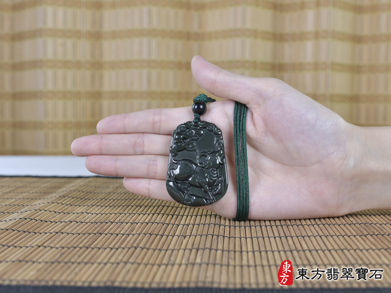 大小金曜石牛項鍊玉珮（牛運亨通：牛牌金曜石牛玉珮、金曜石牛玉墜、牛十二生肖項鍊）。金曜石牛，CO051。客製化訂做各種金曜石牛吊墜玉珮項鍊。★附東方翡翠寶石保證卡