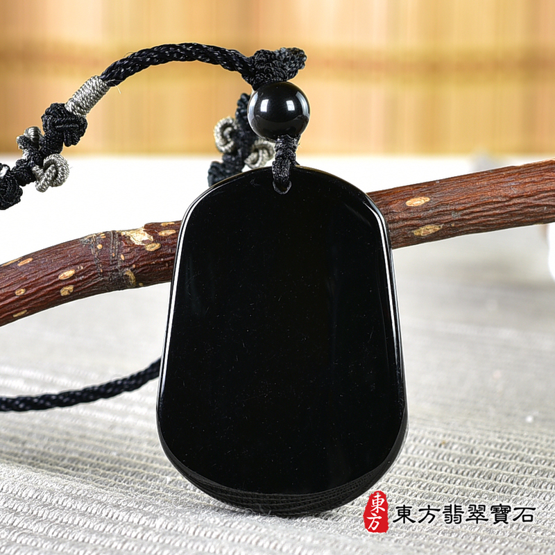 背面黑曜石牛項鍊玉珮（牛運亨通：牛牌黑曜石牛玉珮、黑曜石牛玉墜、牛十二生肖項鍊）。黑曜石牛，CO052。客製化訂做各種黑曜石牛吊墜玉珮項鍊。★附東方翡翠寶石保證卡