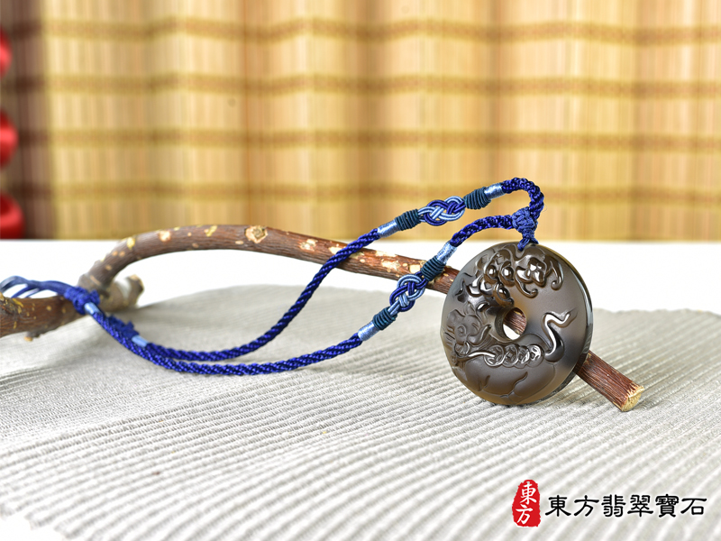 意境黑曜石牛項鍊玉珮（牛運亨通：牛牌黑曜石牛玉珮、黑曜石牛玉墜、牛十二生肖項鍊）。黑曜石牛，CO056。客製化訂做各種黑曜石牛吊墜玉珮項鍊。★附東方翡翠寶石保證卡