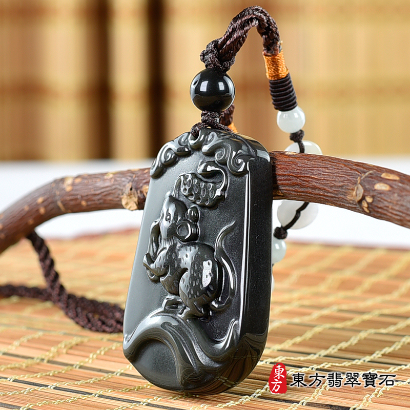 右側金曜石鼠項鍊玉珮（金錢鼠：鼠牌金曜石鼠玉珮、金曜石鼠玉墜、鼠十二生肖項鍊）。金曜石鼠，MU065。客製化訂做各種金曜石鼠吊墜玉珮項鍊。★附東方翡翠寶石保證卡
