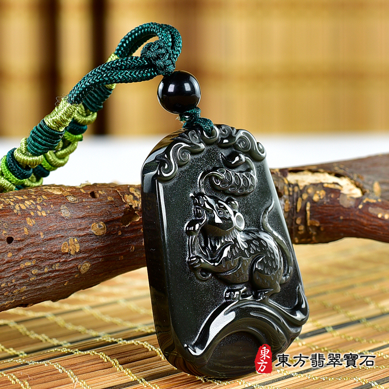 左側金曜石鼠項鍊玉珮（金錢鼠：鼠牌金曜石鼠玉珮、金曜石鼠玉墜、鼠十二生肖項鍊）。金曜石鼠，MU066。客製化訂做各種金曜石鼠吊墜玉珮項鍊。★附東方翡翠寶石保證卡