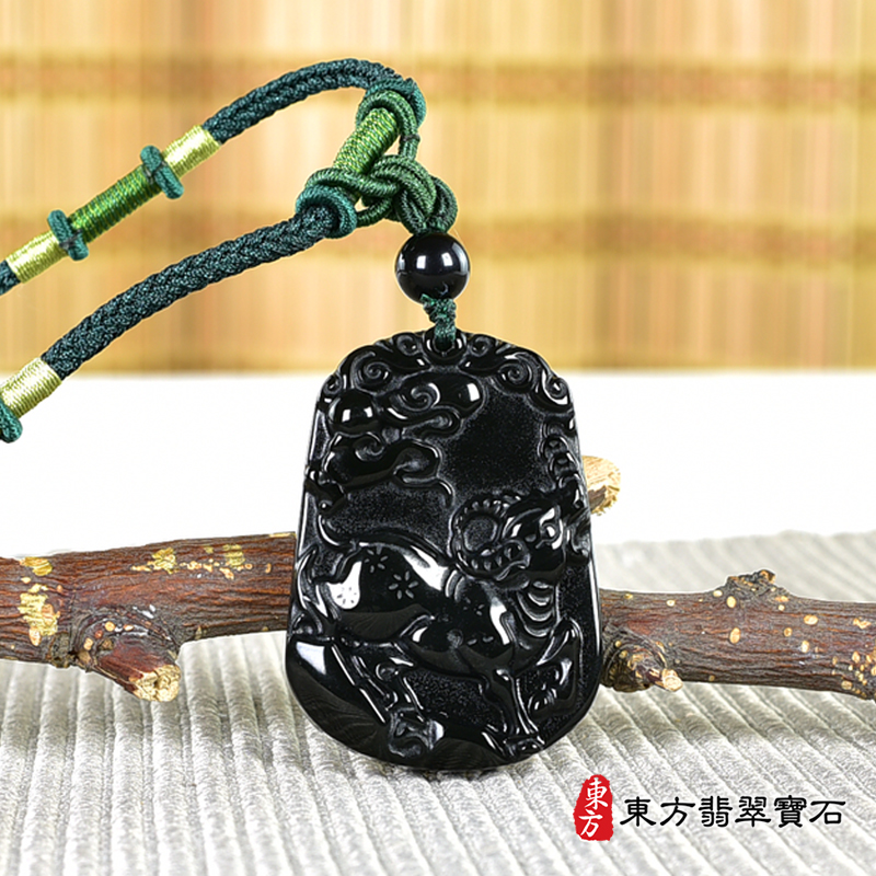 正面金曜石牛項鍊玉珮（牛運亨通：牛牌金曜石牛玉珮、金曜石牛玉墜、牛十二生肖項鍊）。金曜石牛，CO050。客製化訂做各種金曜石牛吊墜玉珮項鍊。★附東方翡翠寶石保證卡