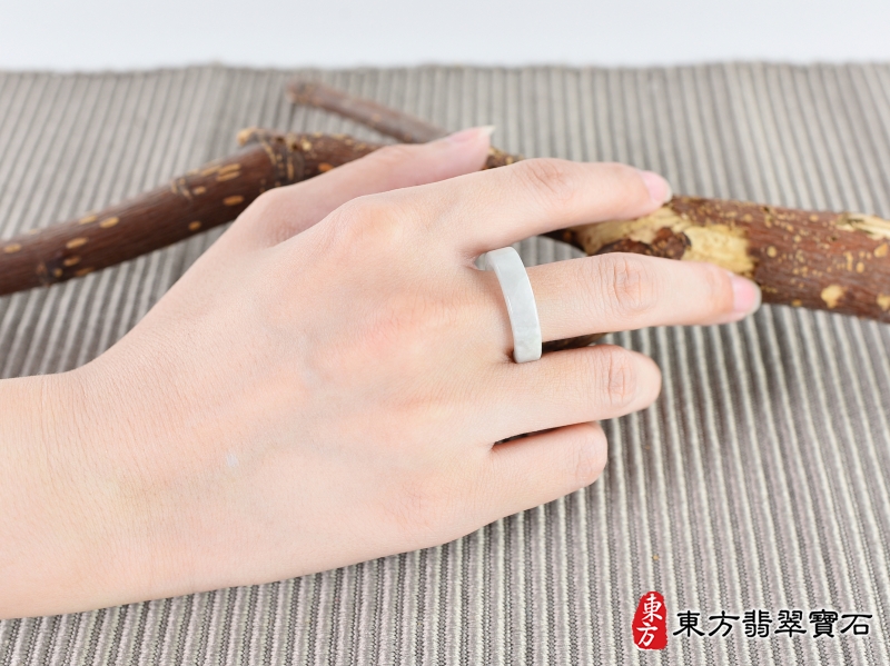 大小-翡翠戒指（玉戒指、A貨翡翠戒指、緬甸玉戒指，版指戒，版戒指，結婚戒指、結婚對戒、男女對戒）。淺綠色糯種翡翠戒指，國際圍12，RNG206。客製化訂做各種翡翠戒指吊墜玉珮項鍊。★附A貨翡翠雙證書
