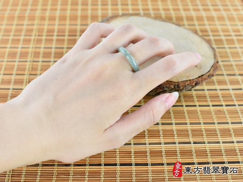 大小-翡翠戒指（玉戒指、A貨翡翠戒指、緬甸玉戒指，版指戒，版戒指，結婚戒指、結婚對戒、男女對戒）。綠帶黃褐色糯種翡翠戒指，國際圍12，RNG288。客製化訂做各種翡翠戒指吊墜玉珮項鍊。★附A貨翡翠雙證書
